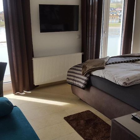 Ferienwohnung und Zimmer zum Donaublick Kelheim Exterior foto