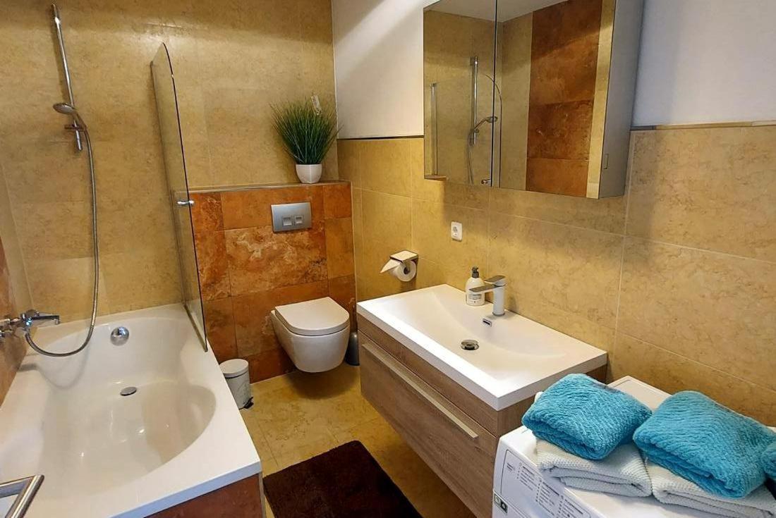 Ferienwohnung und Zimmer zum Donaublick Kelheim Exterior foto